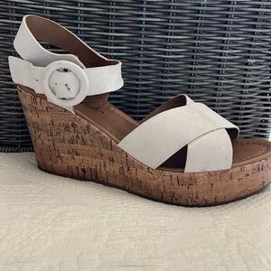 American Eagle Wedge